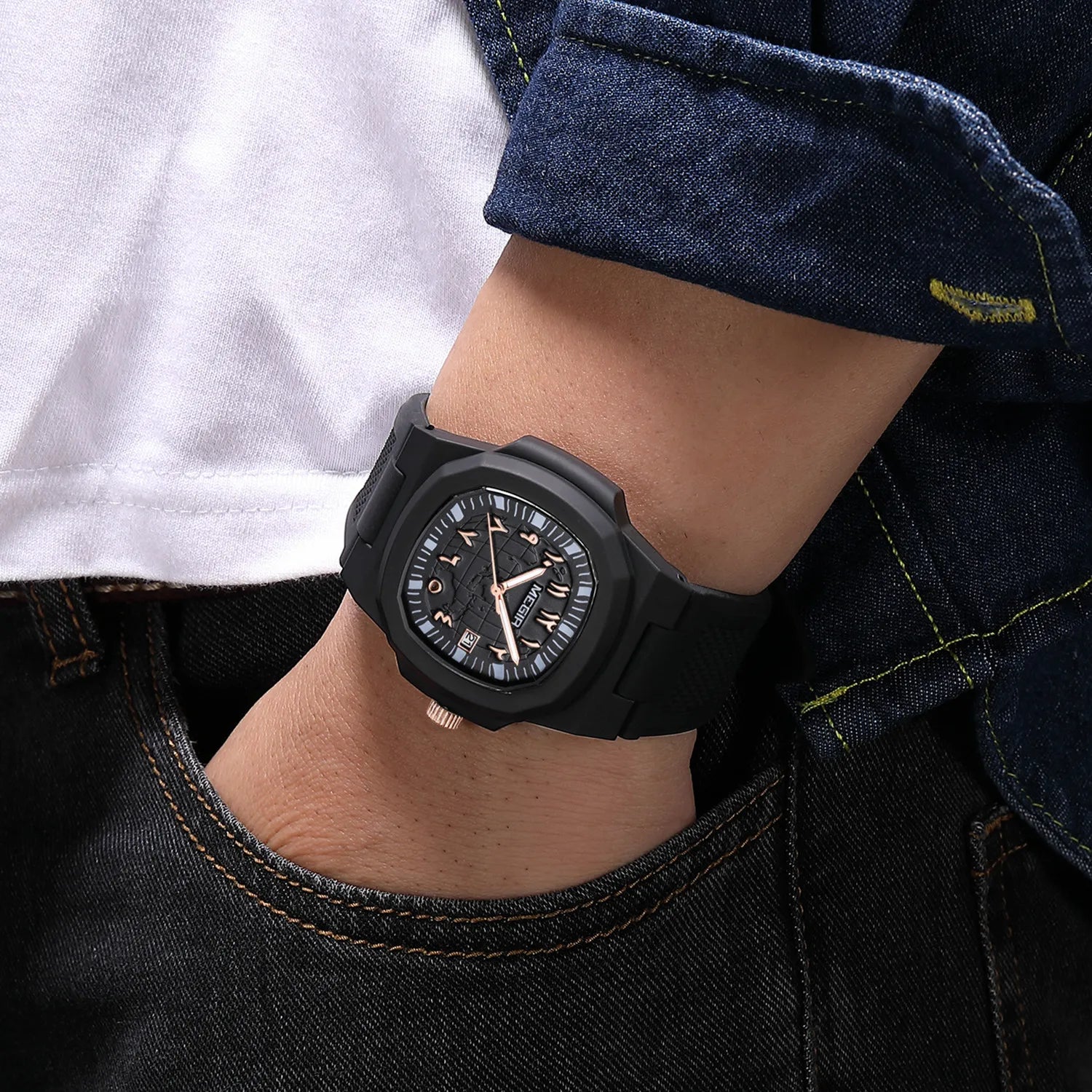 MEGIR 8119 Men's Sport Quartz Watch with Silicone Strap and Water Resistance